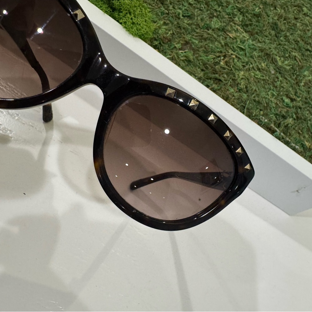 Valentino Brown, Black & Gold Rockstud Tortoise Wayfarer Sunglasses - See Pics! - Picture 15 of 16